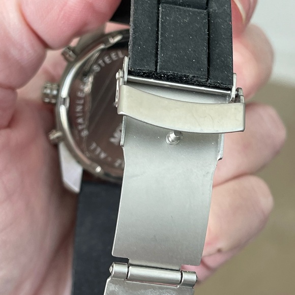 Mount Royal watch without box. Needs repair / battery. - Picture 2 of 2